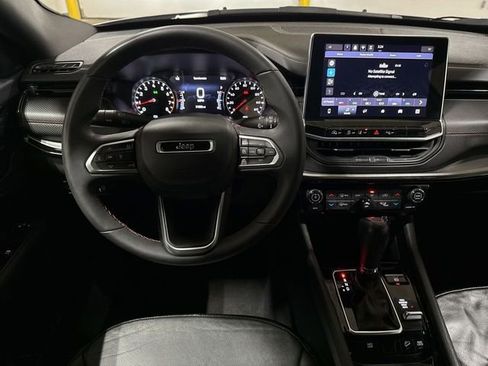 Used 2025 Jeep Compass Trailhawk AWD/4WD image 11