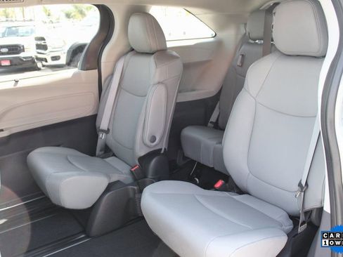 Used 2023 Toyota Sienna XLE AWD/4WD image 30