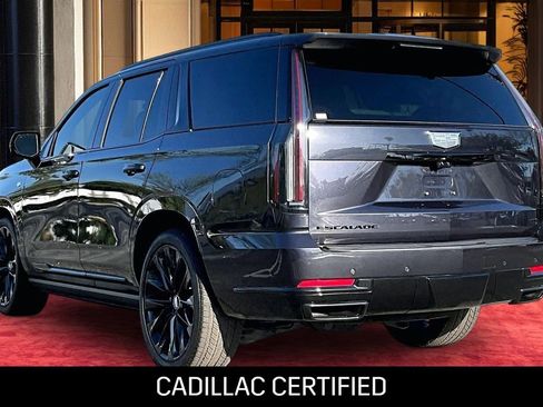 Used 2025 Cadillac Escalade Sport Platinum w/ LPO, ONYX Package AWD/4WD image 4