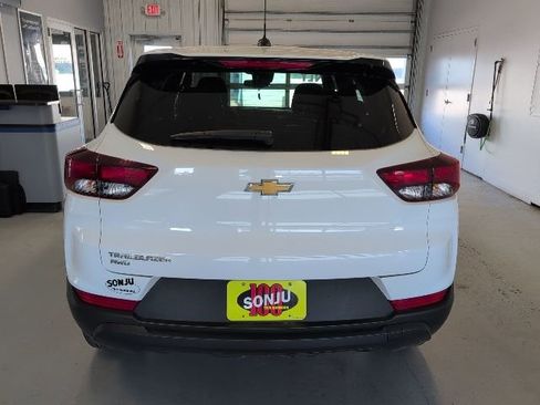 Used 2025 Chevrolet TrailBlazer LS w/ LS Convenience Package image 4