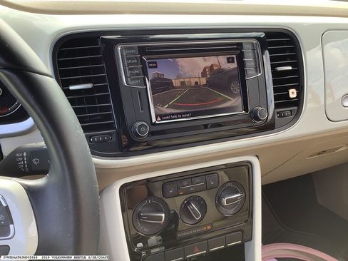 Used 2018 Volkswagen Beetle 2.0T S w/ Style & Comfort Package image 9