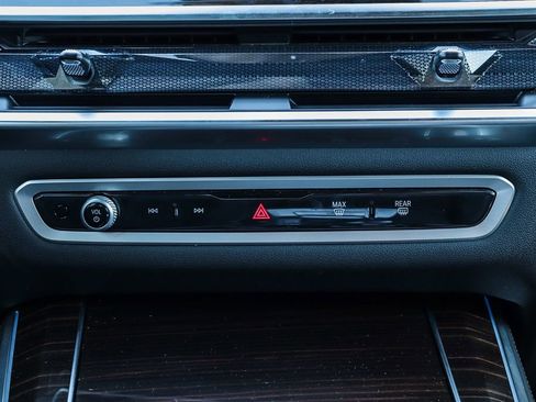 Used 2025 BMW X5 xDrive50e image 14