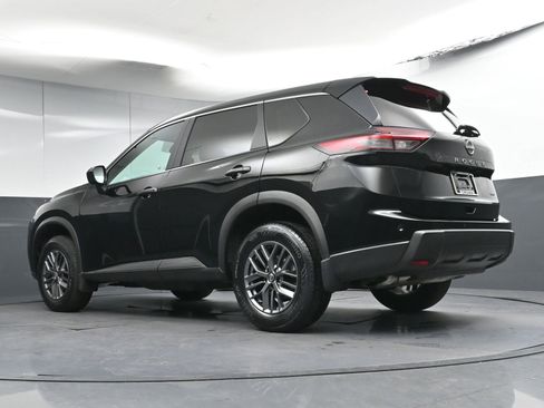 Used 2025 Nissan Rogue S image 26