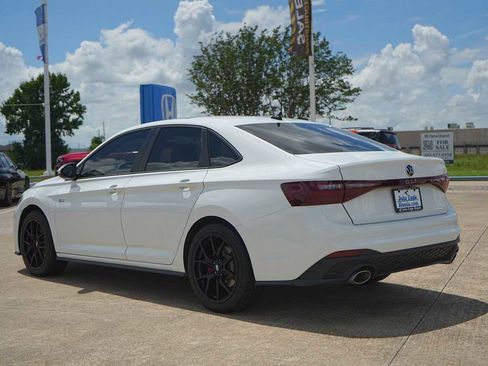 Used 2025 Volkswagen Jetta GLI Autobahn FWD image 4