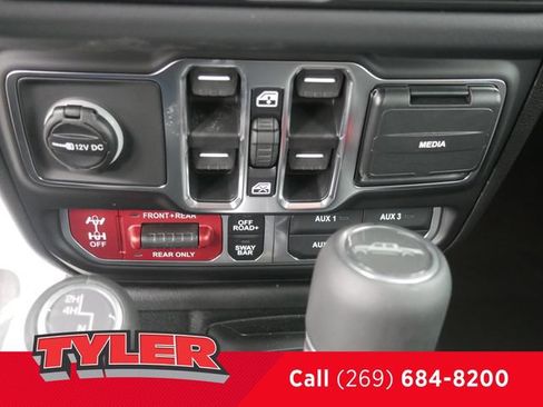New 2026 Jeep Gladiator Rubicon w/ Steel Power Dome Hood Package AWD/4WD image 35