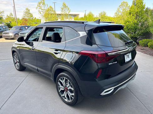 Used 2023 Kia Seltos SX w/ SX Sunroof Package AWD/4WD image 8