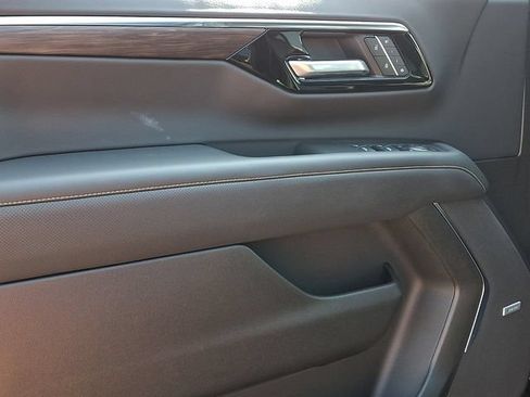 Used 2025 Chevrolet Suburban Premier AWD/4WD image 22