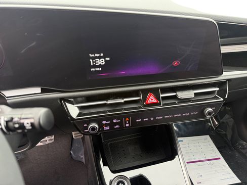 Used 2023 Kia Niro Wave w/ Wave Preserve Package FWD image 12