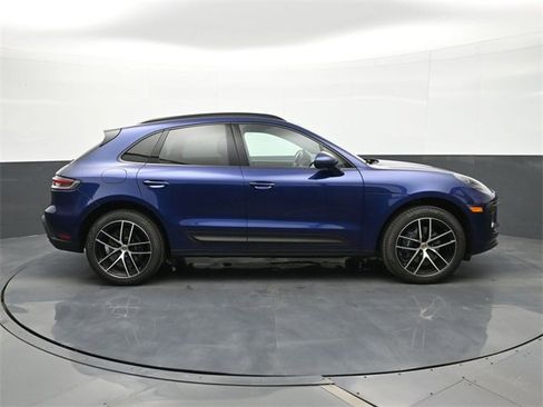 Used 2025 Porsche Macan image 24