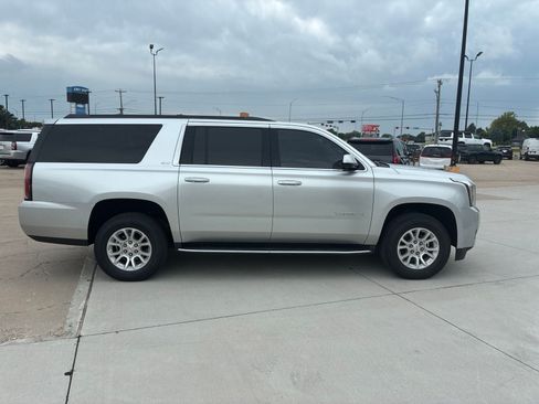 Used 2019 GMC Yukon XL SLT AWD/4WD image 9