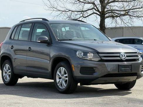 Used 2017 Volkswagen Tiguan S image 7