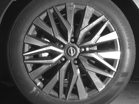 Used 2025 Nissan Altima 2.5 SV FWD image 12