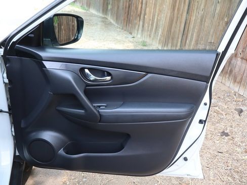 Used 2017 Nissan Rogue SV w/ SV Premium Package AWD/4WD image 26