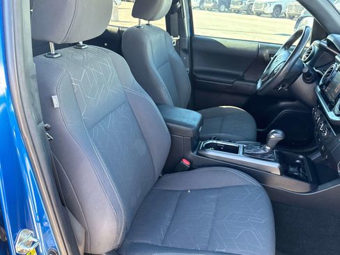 Used 2017 Toyota Tacoma TRD Off-Road w/ Tow Package (A/T) image 17