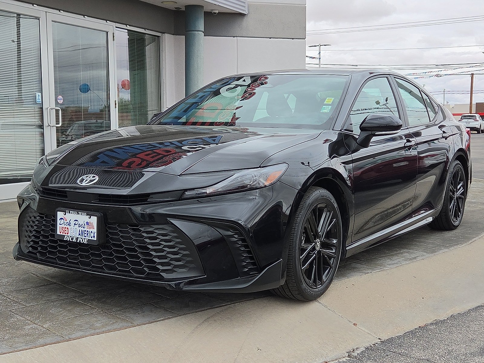 Used 2026 Toyota Camry SE FWD image 2