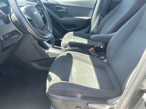 Used 2019 Chevrolet Trax LS FWD image 16