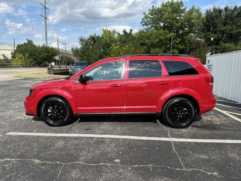 Used 2020 Dodge Journey SE w/ SE Popular Equipment Group image 2