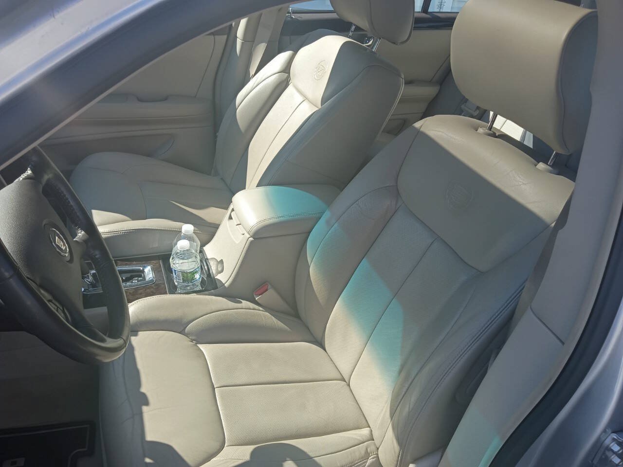 Used 2010 Cadillac DTS Luxury FWD image 8