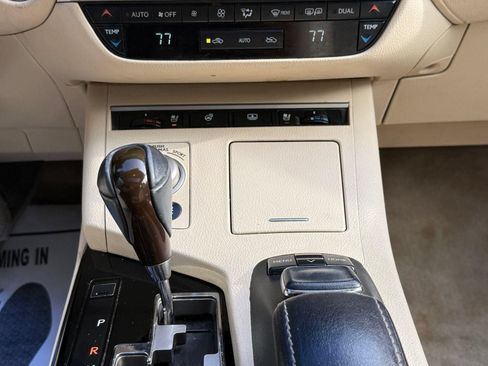 Used 2015 Lexus ES 350 w/ Luxury Package FWD image 42