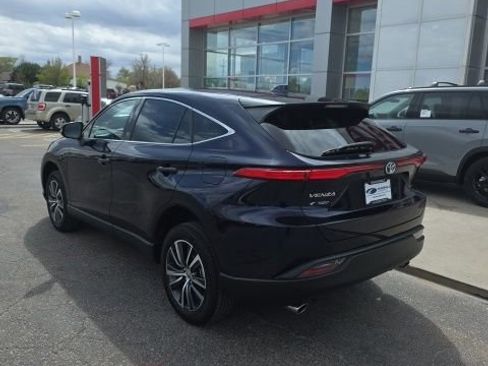 Used 2023 Toyota Venza LE AWD/4WD image 3