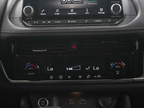 Used 2021 Nissan Rogue SV image 15