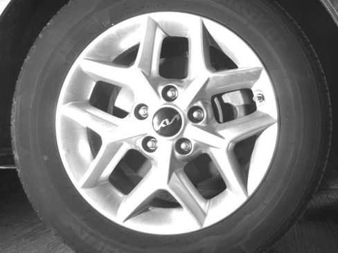 Used 2025 Kia Soul LX w/ LX Technology Package image 13