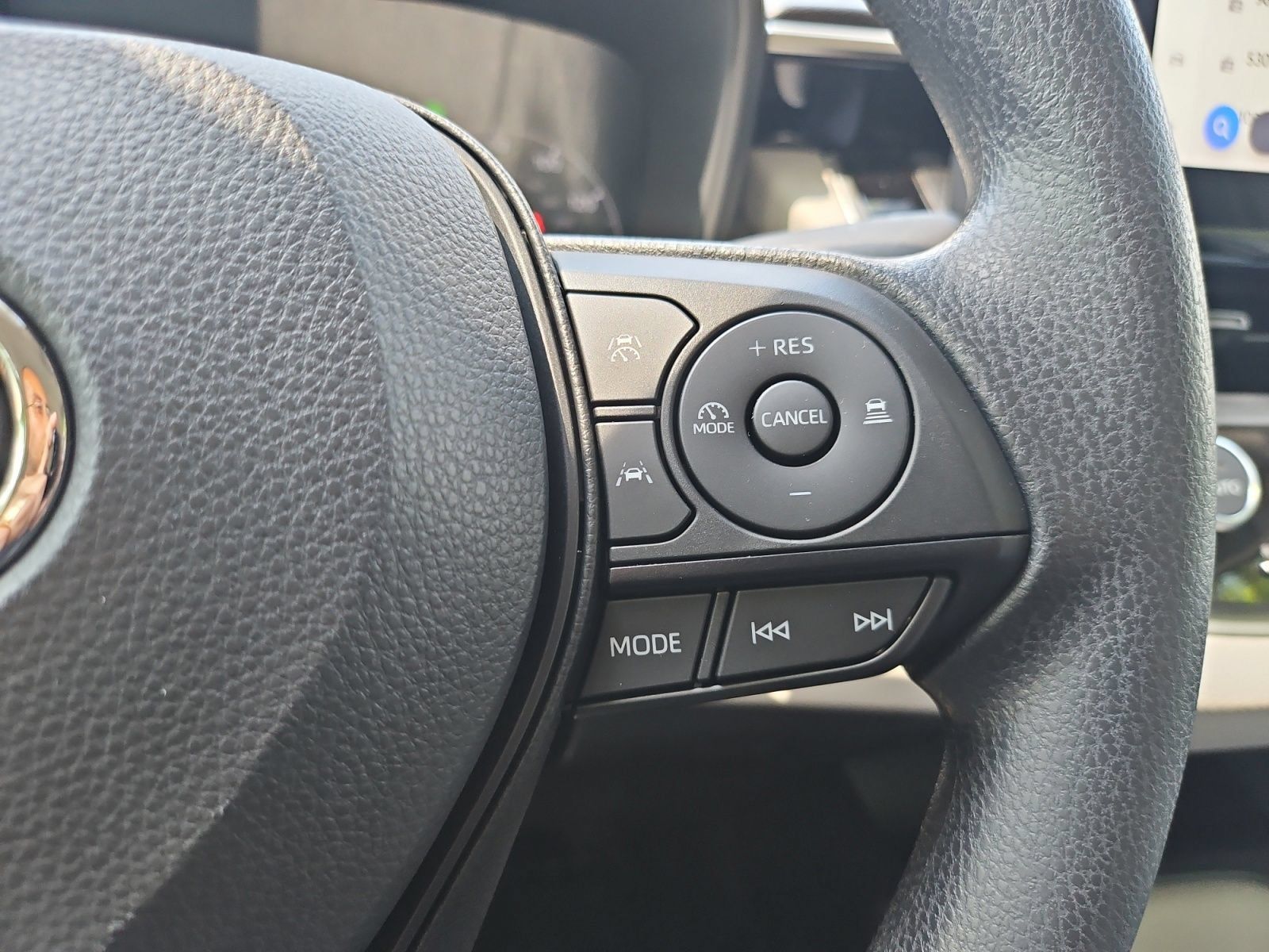 Used 2025 Toyota Corolla LE w/ Convenience Package FWD image 29