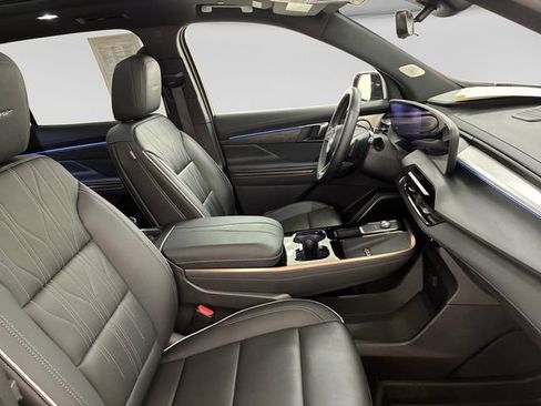 Used 2025 Buick Enclave Avenir w/ Super Cruise Package AWD/4WD image 14