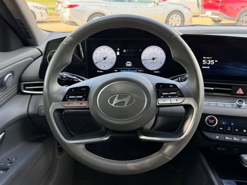 Used 2025 Hyundai Elantra SEL FWD image 29