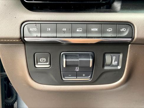 Used 2021 Cadillac Escalade Premium Luxury w/ Driver Assist Tech Package AWD/4WD image 30