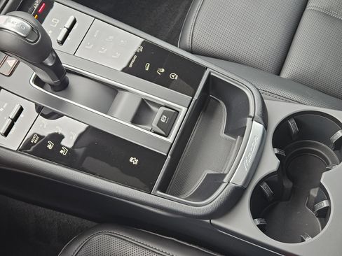 Certified 2026 Porsche Macan image 20