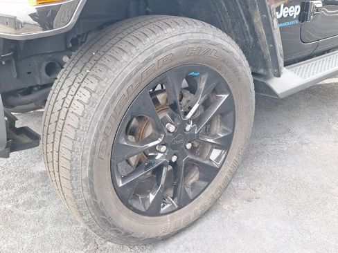 Used 2023 Jeep Wrangler Unlimited Sahara image 27