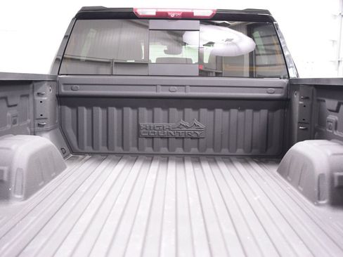 Used 2024 Chevrolet Silverado 1500 High Country w/ Technology Package AWD/4WD image 27