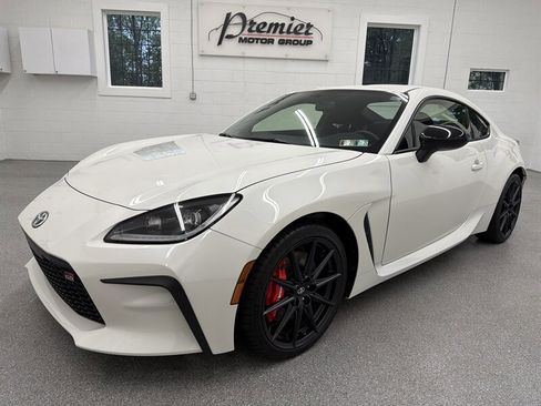 Used 2024 Toyota GR86 Premium w/ Performance Package RWD image 1