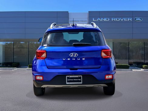 Used 2023 Hyundai Venue Limited FWD image 5
