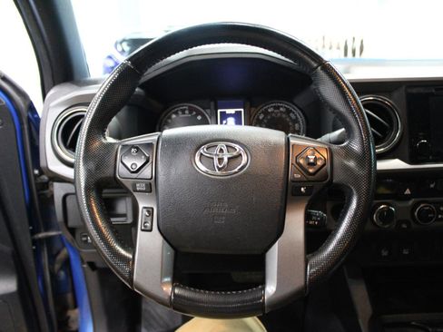 Used 2016 Toyota Tacoma SR5 AWD/4WD image 17