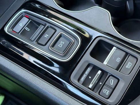 Used 2025 Honda Pilot EX-L image 24