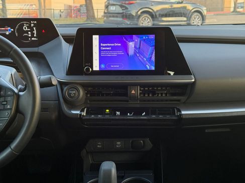 Used 2025 Toyota Prius LE image 18