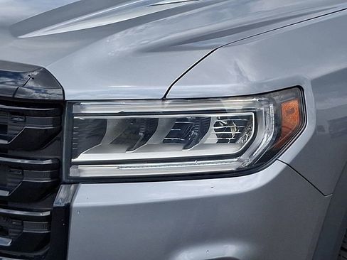 Used 2021 GMC Acadia SLE w/ Driver Convenience Package FWD image 9