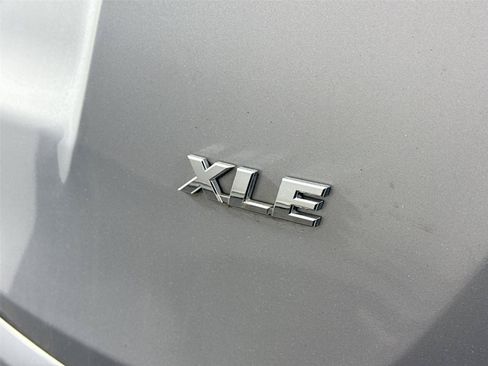 Used 2018 Toyota RAV4 XLE FWD image 10