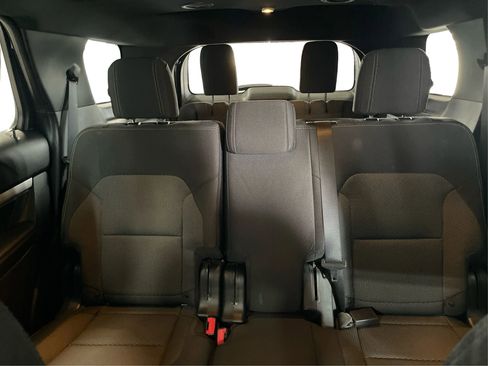 Used 2017 Ford Explorer XLT image 18