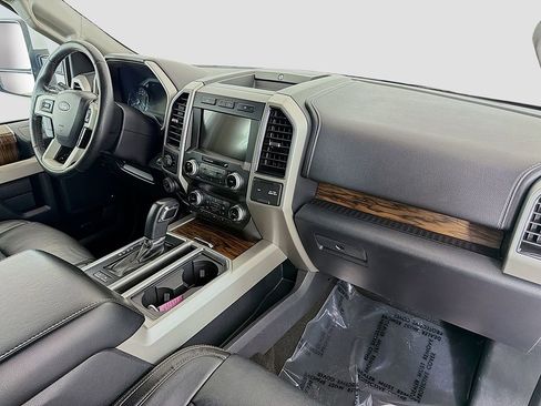 Used 2019 Ford F150 Lariat w/ Equipment Group 502A Luxury AWD/4WD image 19