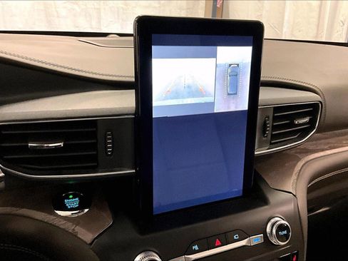 Certified 2020 Ford Explorer Platinum w/ Premium Technology Package image 20