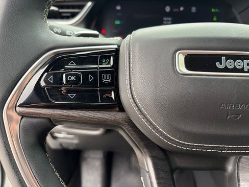 Used 2022 Jeep Grand Cherokee Overland AWD/4WD image 26