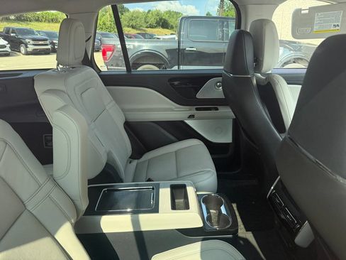 Used 2025 Lincoln Aviator Reserve w/ Equipment Group 201A AWD/4WD image 9