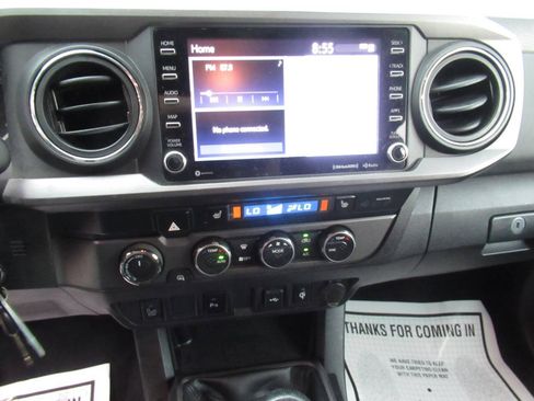 Used 2021 Toyota Tacoma TRD Sport w/ TRD Premium Sport Package AWD/4WD image 19
