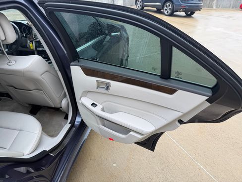 Used 2016 Mercedes-Benz E 350 Sedan w/ Premium Package image 16