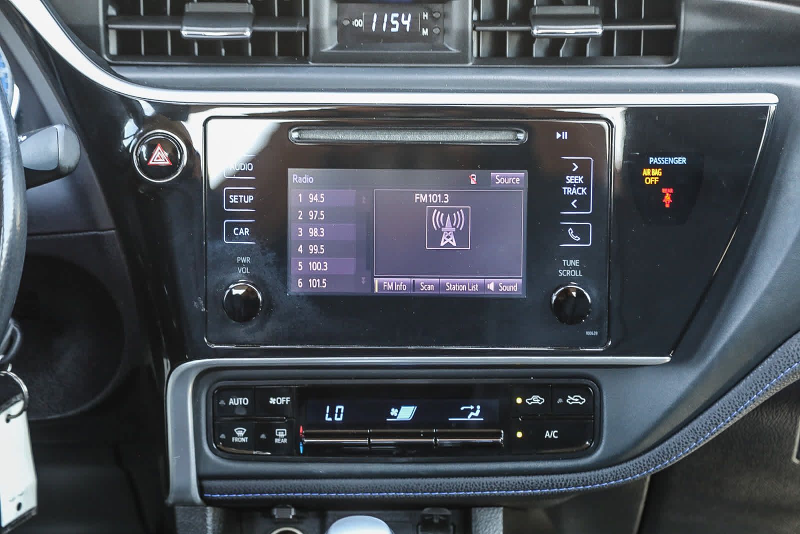 Used 2018 Toyota Corolla SE w/ Carpet Mat Package (TMS) FWD image 14