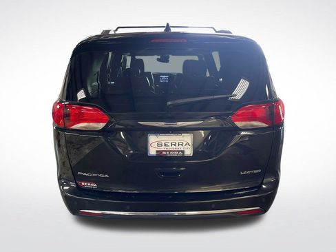 Used 2019 Chrysler Pacifica Limited w/ Advanced Safetytec Group FWD image 4