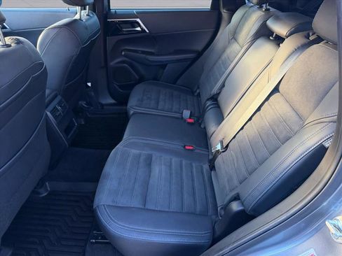 Used 2023 Mitsubishi Outlander SE Black Edition image 17